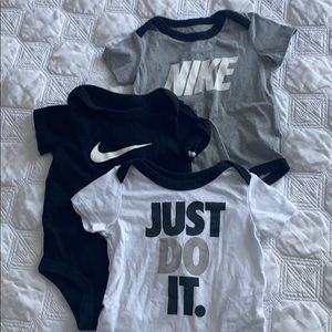 Nike Baby Onesie (pack of 3)